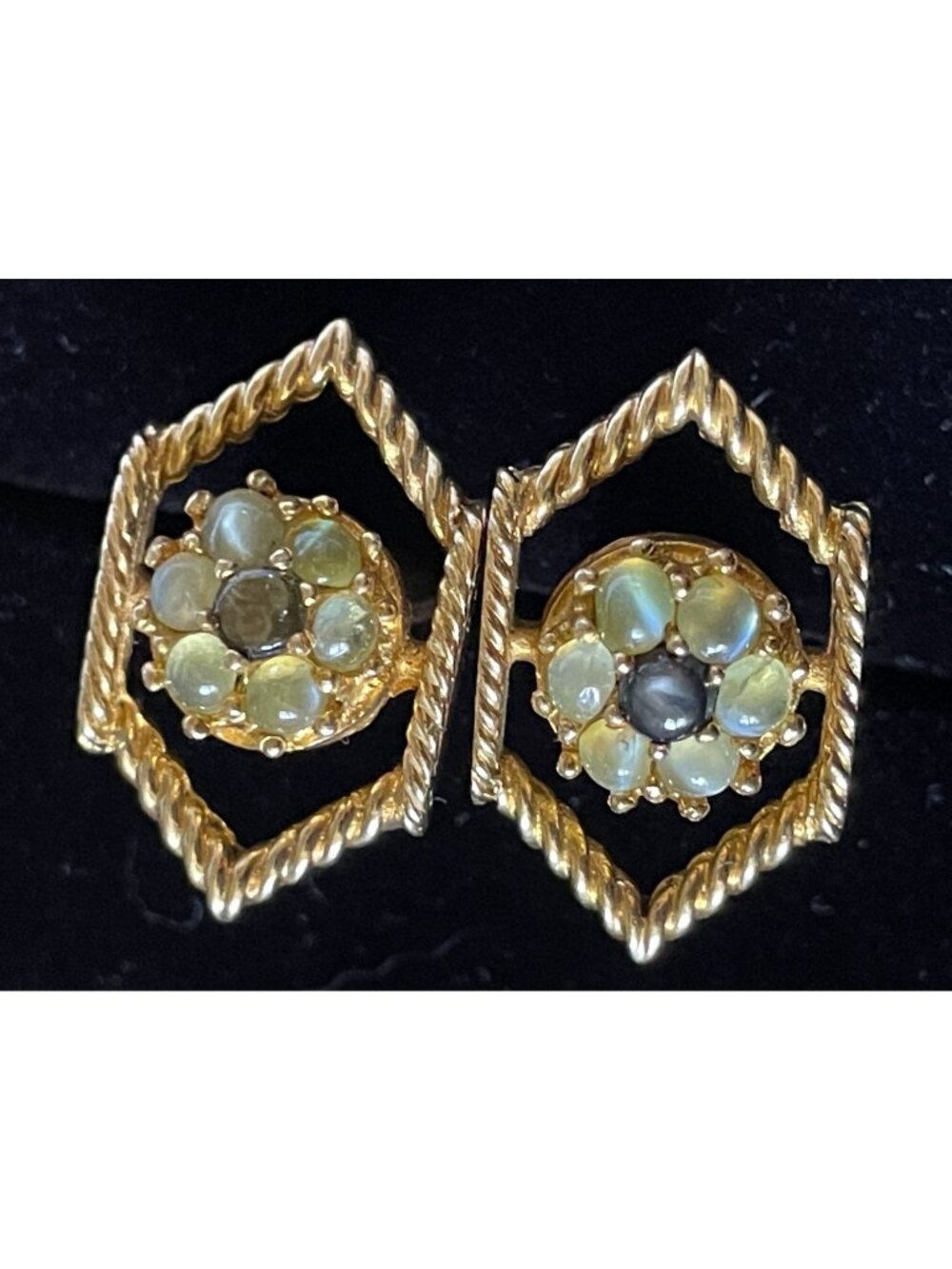 Vintage Lucien Piccard 14K Yellow Gold Chrysoberyl Cat's Eye Cluster Cufflinks 1